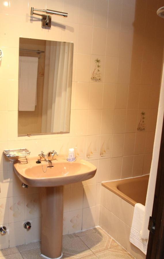 Hotel Puerta Nazari Орхива Стая снимка